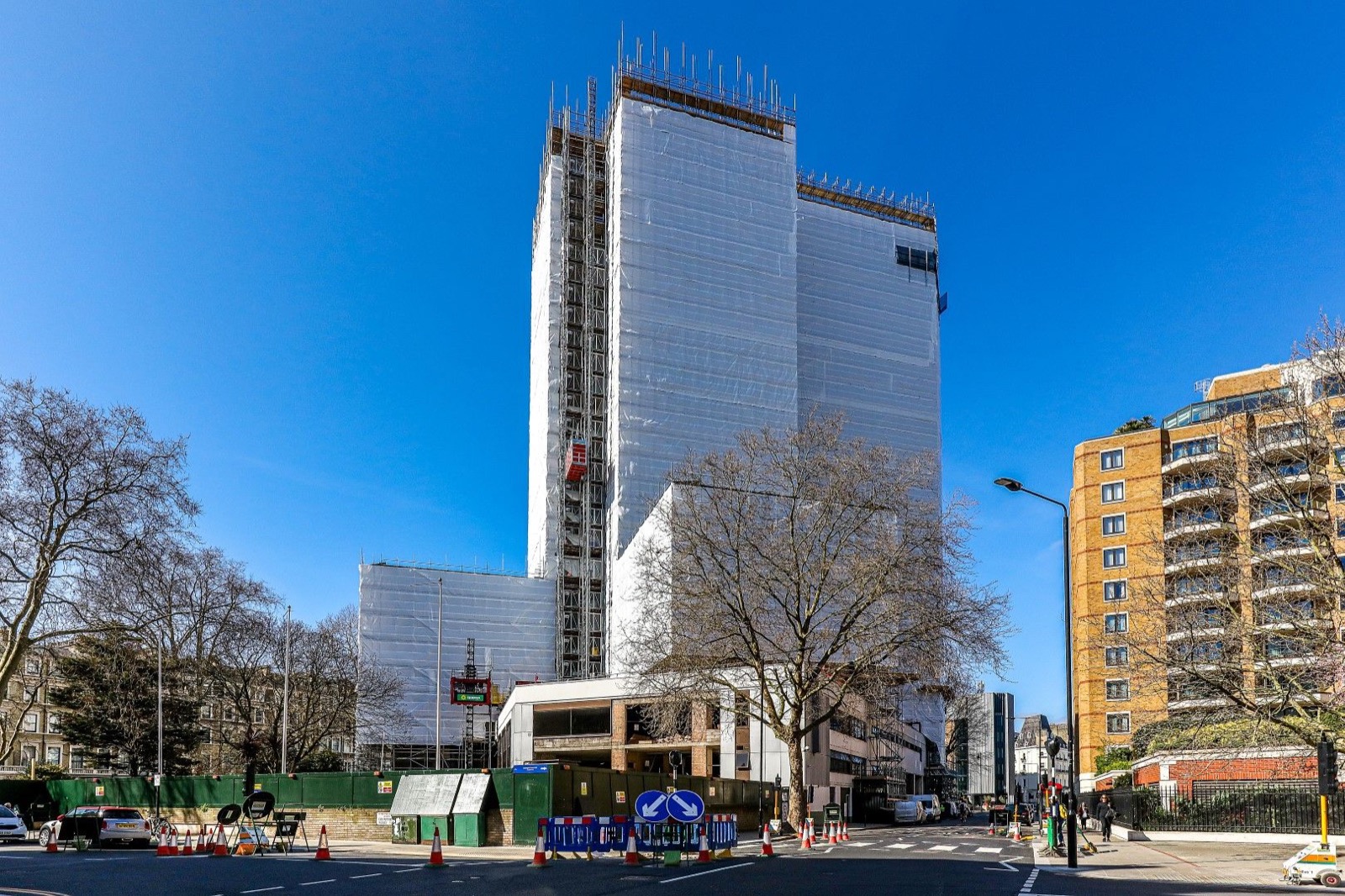 Kensington Forum tower under wrap